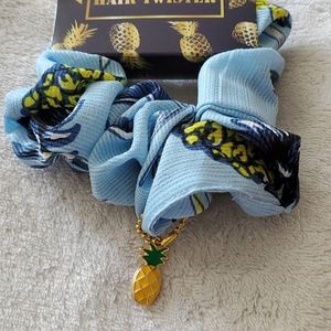 Hair scrunchie 🎁🏷